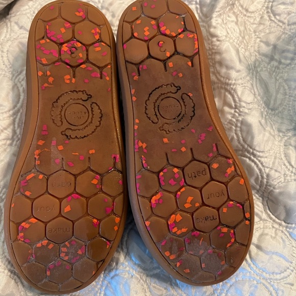 Livie and Luka worn once pink gold slip on shoes. Size 3yr. - Picture 7 of 7